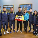 Gobernador Jorge Rey entrega la bandera de Cundinamarca a deportistas que irán a los XX Juegos Bolivarianos Ayacucho–Lima 2025